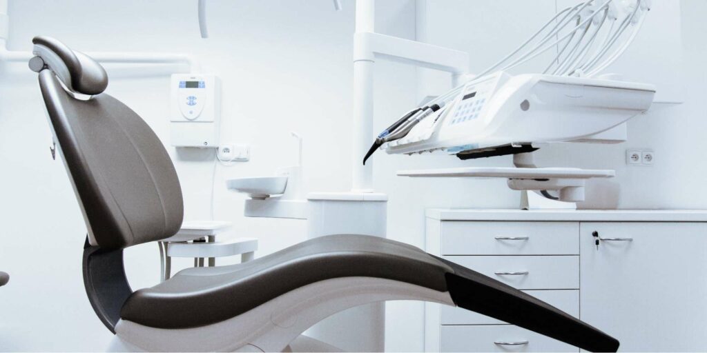 What are the types of dental clinics in Singapore