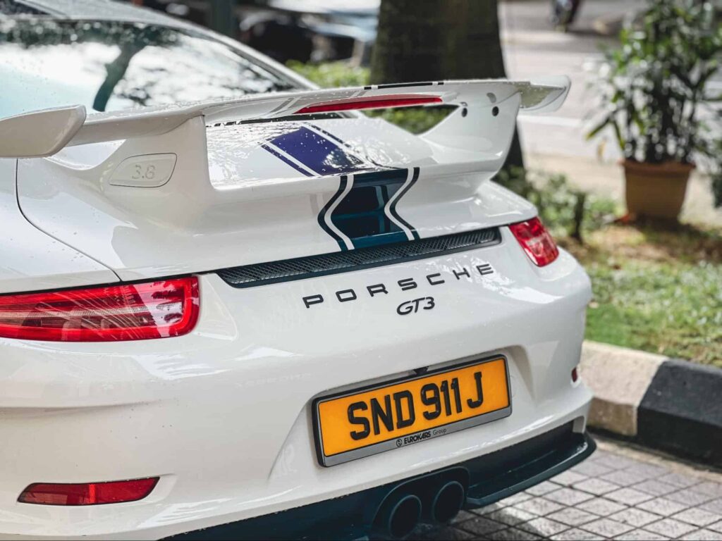 Can foreigners use their driving licenses when driving in Singapore