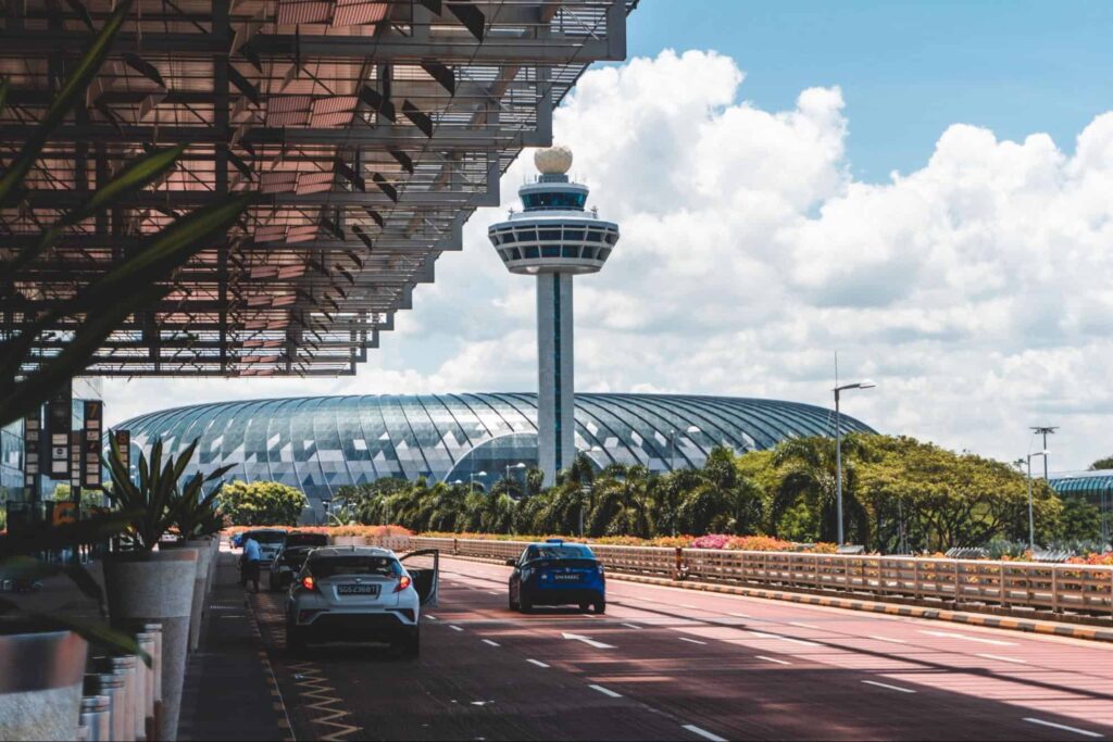How much percent does Gojek take from drivers