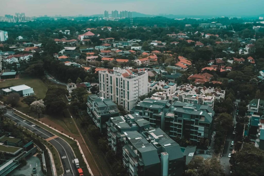Is earning $10,000 a month good in Singapore