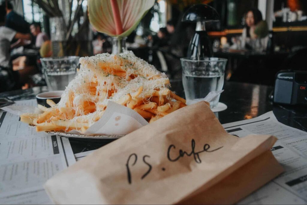 Start with flavorful fries and end with indulgent cakes at PS.Cafe